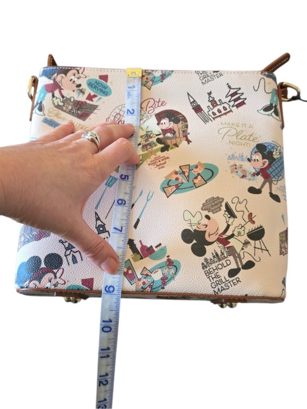 Disney Dooney & Bourke EPCOT Food Wine 2022 Crossbody Bag Mickey Minnie NWT - Picture 11 of 16
